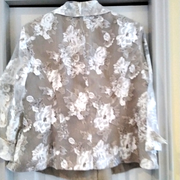 R & M Richard's Formal Jacket Pant Suit - Picture 9 of 15